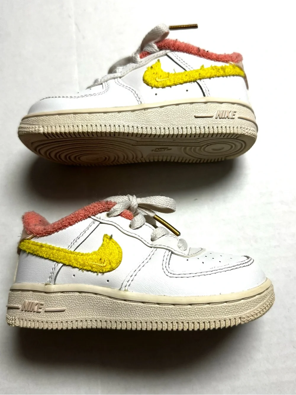 Nike Force 1 LV8 Sneaker In White/Yellow Strike-Phantom-Pearl Toddler Size: 7C